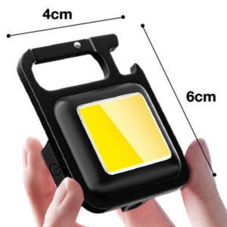 Torcia portachiavi LED fino a 800 lumen con cavo di ricarica USB